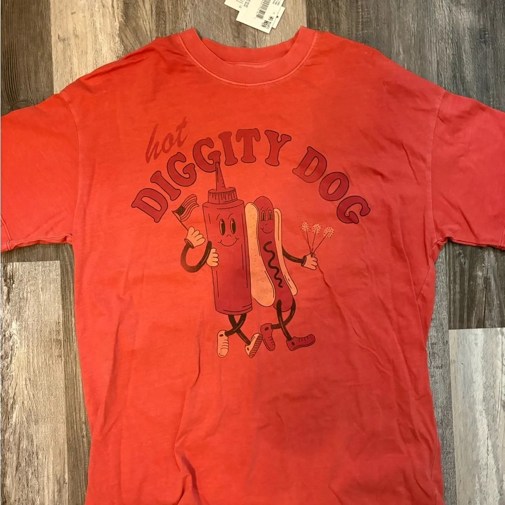 American Eagle Outfitters Red Graphic Tee - Picture 1 of 2